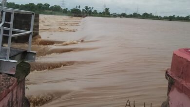 Photo of ପ୍ରବଳ ବର୍ଷା ପରେ ଫୁଲିଲା ନଦୀ, ସୃଷ୍ଟି ହେଲା ବନ୍ୟା ଆଶଙ୍କା, ଚାଲିଛି ଉଦ୍ଧାର କାର୍ଯ୍ୟ