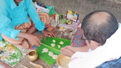 Photo of ମହାଳୟାରେ ପିଣ୍ଡଦାନ କରୁଛନ୍ତି ଶ୍ରଦ୍ଧାଳୁ