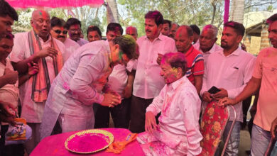 Photo of ହୋଲି ପାଳିଲେ ଆଇନ ମନ୍ତ୍ରୀ ପୃଥ୍ୱୀରାଜ ହରିଚନ୍ଦନ