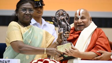 Photo of ରାଷ୍ଟ୍ରପତି ସଂସ୍କୃତ ବିଦ୍ୱାନ ଜଗଦଗୁରୁ ରାମଭଦ୍ରାଚାର୍ଯ୍ୟଙ୍କୁ ପ୍ରଦାନ କଲେ ଜ୍ଞାନପୀଠ ପୁରସ୍କାର