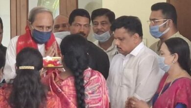 Photo of ଚିକିତ୍ସା ପାଇଁ ମୁମ୍ବାଇ ଗଲେ ନବୀନ ପଟ୍ଟନାୟକ, ନବୀନ ନିବାସରୁ ବିମାନ ବନ୍ଦର ପର୍ଯ୍ୟନ୍ତ ସମର୍ଥକଙ୍କ ଭିଡ