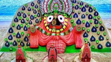Photo of ରଥଯାତ୍ରା ଅବସରରେ ପୁରୀ ବେଳାଭୂମିରେ ୧୦୧ ଜଗନ୍ନାଥ ମୂର୍ତ୍ତି ନିର୍ମାଣ କଲେ ଶିଳ୍ପୀ ସୁଦର୍ଶନ ପଟ୍ଟନାୟକ