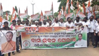 Photo of ସାସଂଦ ସମ୍ବିତ ପାତ୍ରଙ୍କ ଭୁବନେଶ୍ୱରସ୍ଥିତ ବାସଭବନ ଘେରିଲା ଯୁବ କଂଗ୍ରେସ