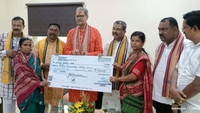 Photo of ସ୍ଵୟଂ ସହାୟକ ଗୋଷ୍ଠୀ ପ୍ରସ୍ତୁତ କରିବେ ମାଣ୍ଡିଆ ଖାଦ୍ୟ: ସହାୟତା ରାଶି ପ୍ରଦାନ କଲେ ଉପ ମୁଖ୍ୟମନ୍ତ୍ରୀ