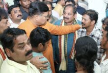 Photo of ପୁରୀରେ ମୃତବରଣ କରିଥିବା ବ୍ୟକ୍ତିଙ୍କ ପରିବାରଙ୍କୁ ଭେଟିଲେ ଆଇନ ମନ୍ତ୍ରୀ: ପ୍ରଦାନ କଲେ ୨୫ ଲକ୍ଷ ଟଙ୍କା
