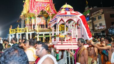Photo of ରାଗିଲେ ମା ଲକ୍ଷ୍ମୀ, ବିଳମ୍ବିତ ରାତିରେ ଭାଙ୍ଗି ଦେଲେ ନନ୍ଦିଘୋଷ ରଥ