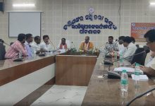 Photo of ସମସ୍ତ ଭୂମିହୀନଙ୍କ ପାଇଁ ବଣ୍ଟାଯିବ ୪ ଡିସିମିଲ ଲେଖାଏଁ ଜାଗାର ପଟ୍ଟା: ଉପମୁଖ୍ୟମନ୍ତ୍ରୀ କେଭି ସିଂହଦେଓ