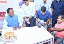 Photo of ଲୋକଙ୍କ ଅଭିଯୋଗ ଶୁଣିଲେ ମୁଖ୍ୟମନ୍ତ୍ରୀ: ଭାଙ୍ଗିଛି ସରକାର,ଜନତାଙ୍କ ଭିତରେ ଥିବା କୃତ୍ରିମ ବାଡ଼