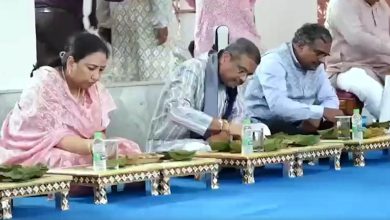 Photo of ସମ୍ବଲପୁରରେ ନୂଆଁଖାଇ ପାଳନ କଲେ କେନ୍ଦ୍ର ଶିକ୍ଷା ମନ୍ତ୍ରୀ