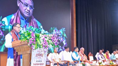 Photo of ମୁଖ୍ୟମନ୍ତ୍ରୀଙ୍କ ନୂଆଁଖାଇ ଭେଟି: ଚାଷୀ ଭାଇ ଭଉଣୀଙ୍କୁ ଦେଲେ ସି ଏମ୍ କିଷାନ ସହାୟତା ରାଶି