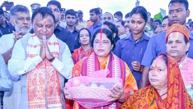 Photo of ଭୁବନେଶ୍ବରର ଛଟ୍ ପୂଜାରେ ସାମିଲ ହେଲେ ମୁଖ୍ୟମନ୍ତ୍ରୀ ମୋହନ ମାଝୀ ଏବଂ ତାଙ୍କ ଧର୍ମପତ୍ନୀ