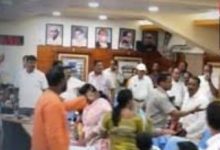 Photo of ସିଏମ୍‌ସି କାଉନସିଲ ବୈଠକରେ ହଙ୍ଗାମା: ବିଜେଡି ଓ ବିଜେପି କର୍ପୋରେଟର ମୁହାଁମୁହିଁ