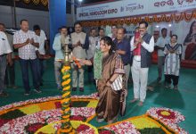 Photo of ବାଲିଯାତ୍ରାରେ ବୟନିକା ଦ୍ୱାରା ଆୟୋଜିତ ସ୍ୱତନ୍ତ୍ର ହସ୍ତତନ୍ତ ମେଳା ଉଦଘାଟିତ