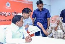 Photo of ପ୍ରକୋଷ୍ଠରେ ଲୋକଙ୍କ ଅଭିଯୋଗ ଶୁଣିଲେ ମୁଖ୍ୟମନ୍ତ୍ରୀ
