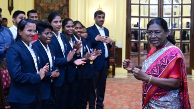 Photo of ଟି-୨୦ ବିଶ୍ୱକପ୍ ବିଜେତା ଭାରତୀୟ ଦୃଷ୍ଟିହୀନ ମହିଳା କ୍ରିକେଟ୍ ଦଳକୁ ଭେଟିଲେ ରାଷ୍ଟ୍ରପତି