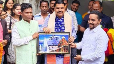 Photo of ସ୍ବତନ୍ତ୍ର ଶିକ୍ଷକ ପଦବୀ ଅନୁମୋଦନ ପାଇଁ ଓଏସଇଏଫଡ଼ି ପକ୍ଷରୁ ଶିକ୍ଷାମନ୍ତ୍ରୀଙ୍କୁ ଧନ୍ୟବାଦ୍ ଜ୍ଞାପନ