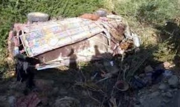 Photo of ଖାଇକୁ ଖସିଲା ଟ୍ରକ: ୧୭ ମୃତ