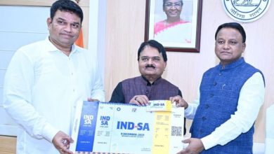 Photo of ମୁଖ୍ୟମନ୍ତ୍ରୀଙ୍କୁ ବାରବାଟୀ ମ୍ୟାଚ ଟିକେଟ ପ୍ରଦାନ କଲା ଓସିଏ