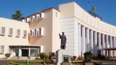 Photo of ଓଡିଆ ନେମପ୍ଲେଟ ନଥିବାରୁ ୩୧୯ ଦୋକାନୀଙ୍କୁ ଫାଇନ