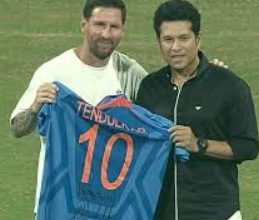 Photo of ଲିଓନେଲ ମେସିଙ୍କୁ ସ୍ୱତନ୍ତ୍ର ଉପହାର ଦେଲେ ସଚିନ ତେନ୍ଦୁଲକର