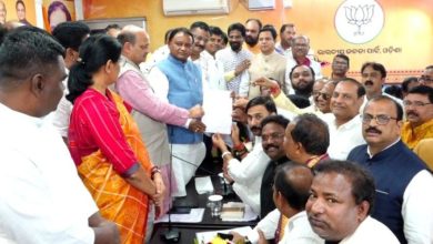 Photo of ବିଧାୟକଙ୍କ ଦରମା କମିବ ! ବିଜେପି ବିଧାୟକମାନେ ମୁଖ୍ୟମନ୍ତ୍ରୀଙ୍କୁ ଦେଲେ ପ୍ରସ୍ତାବ