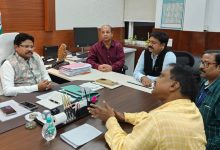 Photo of ଡାକ୍ତରମାନଙ୍କ ସହ ରାଜ୍ୟ ସରକାରଙ୍କ ଆଲୋଚନା ବିଫଳ!: ଆଜିଠୁ ଏକ ଘଣ୍ଟା ବନ୍ଦ ରହିବ ବହିର୍ବିଭାଗ