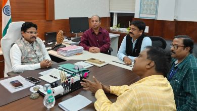 Photo of ଡାକ୍ତରମାନଙ୍କ ସହ ରାଜ୍ୟ ସରକାରଙ୍କ ଆଲୋଚନା ବିଫଳ!: ଆଜିଠୁ ଏକ ଘଣ୍ଟା ବନ୍ଦ ରହିବ ବହିର୍ବିଭାଗ
