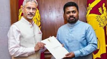 Photo of ଘୂର୍ଣ୍ଣିଝଡ଼ ଦ୍ୱାରା ପ୍ରଭାବିତ ଶ୍ରୀଲଙ୍କାକୁ ୪୫୦ମିଲିୟନ ଡଲାରର ସହାୟତା ଘୋଷଣା କଲା ଭାରତ