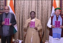 Photo of ସାନ୍ତାଳୀ ଭାଷାରେ ଭାରତର ସମ୍ବିଧାନକୁ ଉନ୍ମୋଚନ କଲେ ରାଷ୍ଟ୍ରପତି