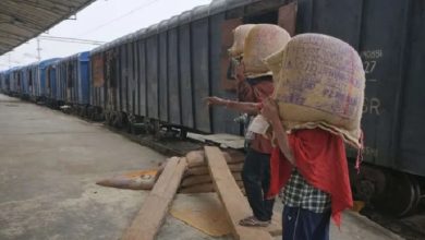 Photo of ପ୍ରଥମ ଥର ପାଇଁ ଅନନ୍ତନାଗରେ ପହଞ୍ଚିଲା ଏଫସିଆଇର ଖାଦ୍ୟଶସ୍ୟବାହୀ ଟ୍ରେନ