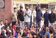 Photo of ଷ୍ଟାଇପେଣ୍ଡ ଦାବିରେ ଓୟୁଏଟି ଛାତ୍ରଛାତ୍ରୀଙ୍କ ଆନ୍ଦୋଳନ