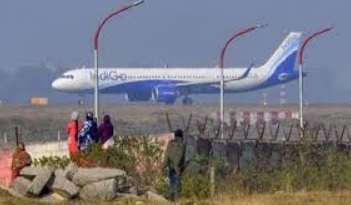 Photo of ଇଣ୍ଡିଗୋ ବିମାନରେ ବୋମା ଧମକ: ଲକ୍ଷ୍ନୌରେ ଜରୁରୀକାଳୀନ ଅବତରଣ