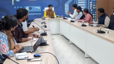 Photo of ଆମ ବସ୍‍ ଚଳାଇବେ ମହିଳା ଡ୍ରାଇଭର: ମନ୍ତ୍ରୀ କୃଷ୍ଣ ଚନ୍ଦ୍ର ମହାପାତ୍ର