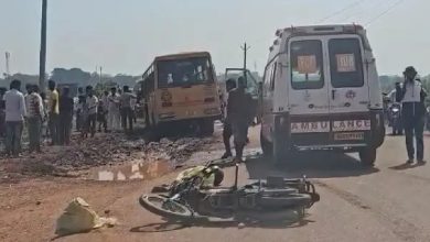 Photo of ବାଇକ୍‌କୁ ପିଟିଲା ବସ୍‌: ୩ ମୃତ