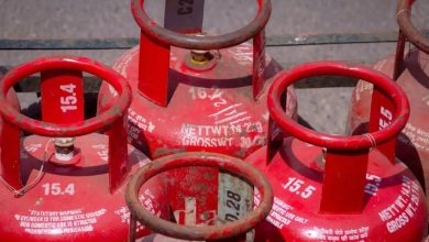 Photo of ନୂଆବର୍ଷର ପ୍ରଥମ ଦିନରେ ମହଙ୍ଗା ମାଡ଼: ୧୧୧ ଟଙ୍କା ବୃଦ୍ଧି ପାଇଲା LPG ସିଲିଣ୍ଡରର ମୂଲ୍ୟ