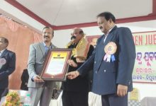 Photo of ଆନନ୍ଦ ଚନ୍ଦ୍ର ଯୁବକ ସଂଘ କ୍ରିକେଟ୍ ଟୁର୍ଣ୍ଣାମେଣ୍ଟର ସୁବର୍ଣ୍ଣ ଜୟନ୍ତୀ: ସାମ୍ବାଦିକ ଆଶିଷ ନାୟକଙ୍କୁ ସମ୍ମାନିତ