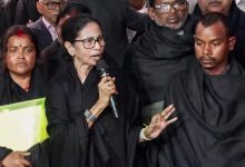 Photo of ଦିଲ୍ଲୀରେ କଳା ପୋଷାକ ପିନ୍ଧି ପ୍ରତିବାଦ କଲେ ମମତା ବାନାର୍ଜୀ