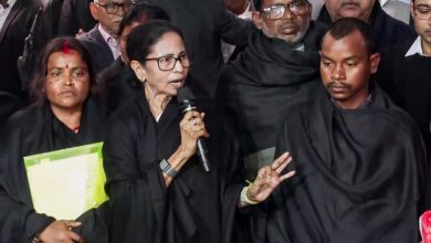 Photo of ଦିଲ୍ଲୀରେ କଳା ପୋଷାକ ପିନ୍ଧି ପ୍ରତିବାଦ କଲେ ମମତା ବାନାର୍ଜୀ