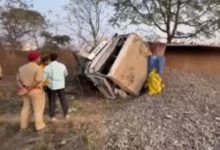 Photo of ବୋଲେରୋକୁ ଧକ୍କା ଦେଲା ଟ୍ରକ, ୫ ପୋଲିସ ମୃତ