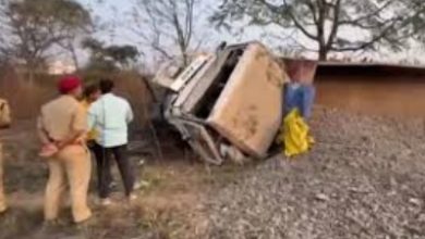 Photo of ବୋଲେରୋକୁ ଧକ୍କା ଦେଲା ଟ୍ରକ, ୫ ପୋଲିସ ମୃତ