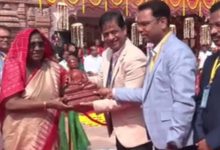 Photo of ମା’ ବିରଜାଙ୍କ ଆଶୀର୍ବାଦ ନେଲେ ରାଷ୍ଟ୍ରପତି, ନାଭିଗୟାରେ କଲେ ପିଣ୍ଡଦାନ