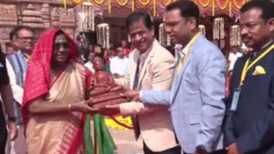Photo of ମା’ ବିରଜାଙ୍କ ଆଶୀର୍ବାଦ ନେଲେ ରାଷ୍ଟ୍ରପତି, ନାଭିଗୟାରେ କଲେ ପିଣ୍ଡଦାନ