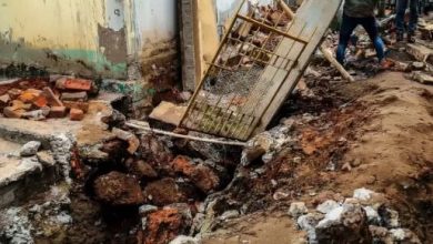 Photo of ଡ୍ରେନ୍‌ କାମ ଚାଲିଥିଲା ବେଳେ କାନ୍ଥ ଭୁଶୁଡ଼ି ୨ ମୃତ, ୪ ଗୁରୁତର