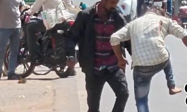 Photo of ରାସ୍ତା ମଝିରେ କନଷ୍ଟେବଳଙ୍କୁ ଆକ୍ରମଣ