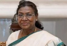 Photo of ସ୍ବାମୀଙ୍କ ପ୍ରତିମୂର୍ତ୍ତିରେ ମାଲ୍ୟାର୍ପଣ ଦେଲେ ରାଷ୍ଟ୍ରପତି