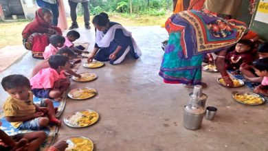 Photo of ତୁଟିଲା ବିବାଦ: ପିଲା ଅଙ୍ଗନବାଡି ଆସି ପାଠ ପଢିଲେ, ଭୋଜନ କଲେ
