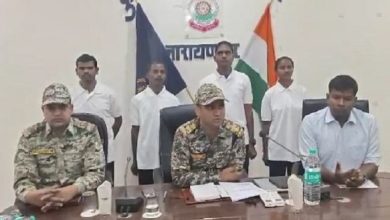 Photo of ଆତ୍ମସମର୍ପଣ କଲେ ୪ ମାଓବାଦୀ