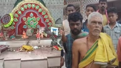 Photo of ପିପିଲିର ପ୍ରାଚୀନ ରାଧାକୃଷ୍ଣ ମନ୍ଦିରରୁ ଚୋରି: ତଦନ୍ତ ପାଇଁ ପହଞ୍ଚିଲା ସନ୍ଧାନୀ କୁକୁର