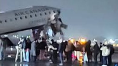 Photo of କାନାଡାରେ ବିମାନ-ଅଗ୍ନିଶମ ଗାଡ଼ି ମୁହାଁମୁହିଁ ଧକ୍କା: ଅଳ୍ପକେ ବର୍ତ୍ତିଲେ ଯାତ୍ରୀ