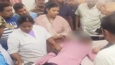 Photo of କଲେଜ ଛାତ୍ରୀଙ୍କୁ ବ୍ଲେଡରେ ଆକ୍ରମଣ